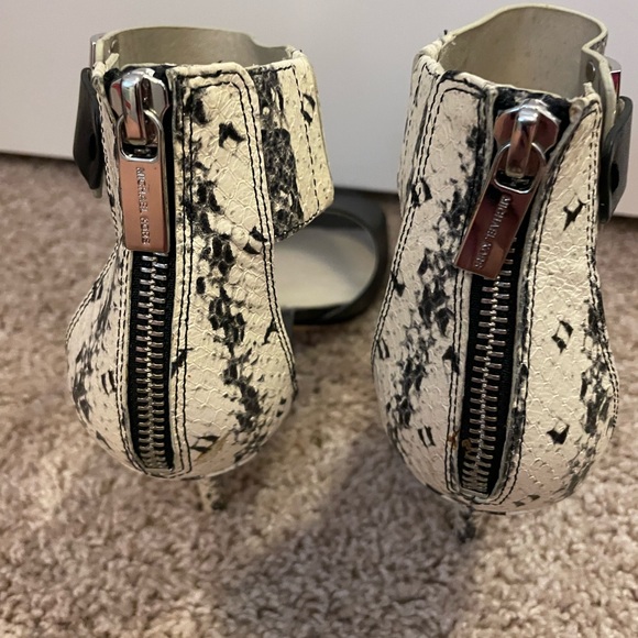 Michael Kors 3” high heels (size 9M) - Picture 2 of 4